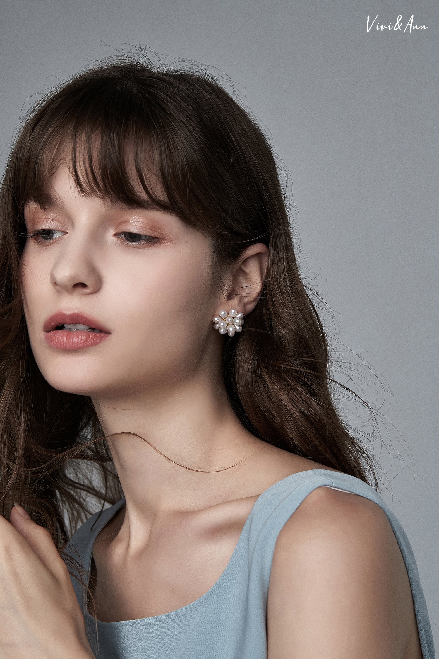 model with popcorn earring