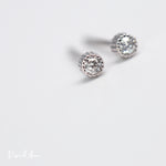 Load image into Gallery viewer, Signature Solid 18k Gold Floral Diamond Stud Earring
