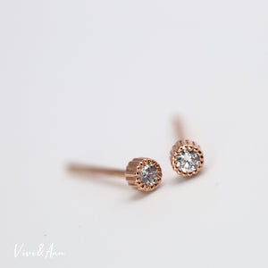 Signature Solid 18k Gold Floral Diamond Stud Earring