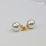 Load image into Gallery viewer, large shell pearl earrings
