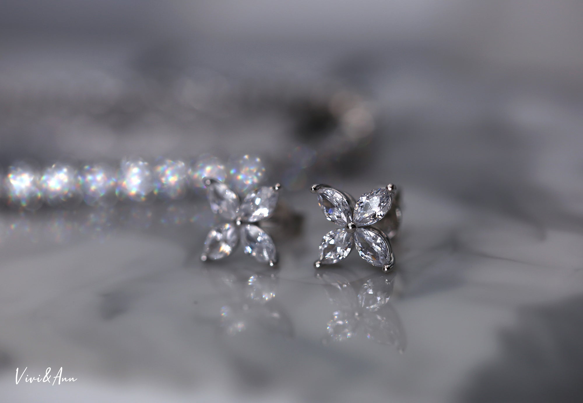 Stunning 0.74 Cts Round Brilliant Cut Diamonds Stud Earrings In 750 18Karat  Gold | eBay