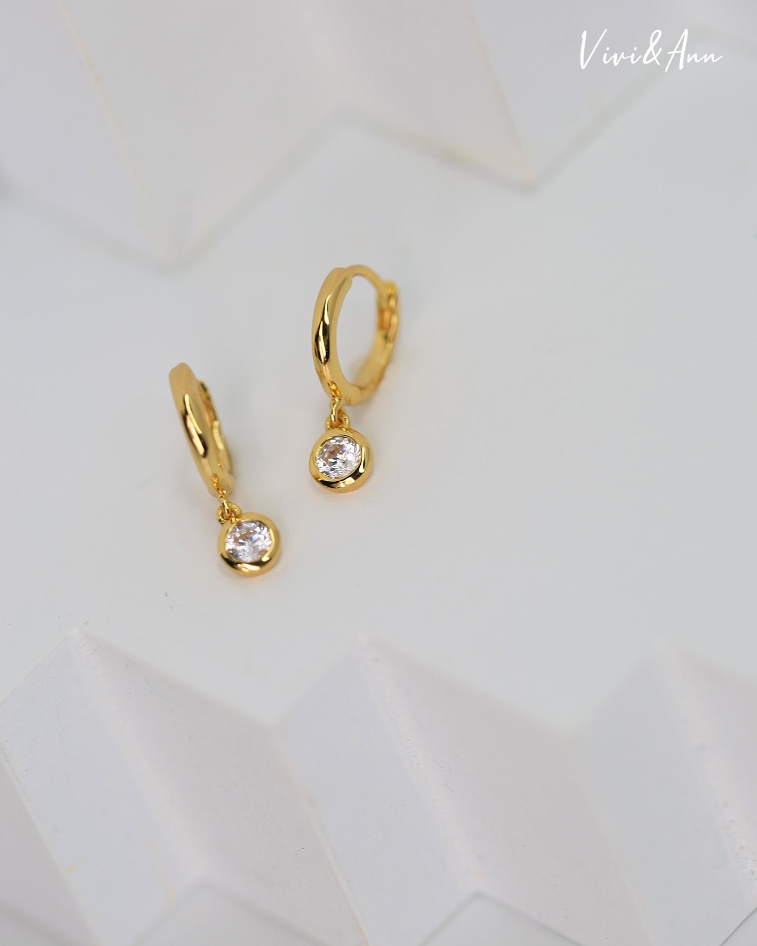 Bezel Drop 0.25CT Round Brilliant CZ Diamond Huggie Hoop Earrings 18k gold plated Sterling Silver
